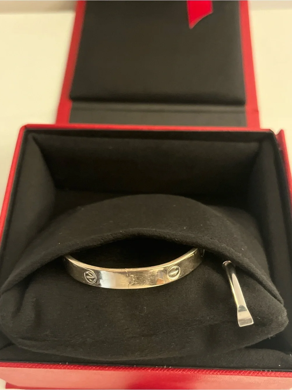 White solid gold 14 k Screw-Detail Bangle. Comes with a signature box. - Picture 12 of 13